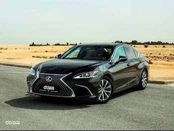 Lexus  ES  300h  2020  Automatic  57,000 Km  4 Cylinder  Rear Wheel Drive (RWD)  Sedan  Black