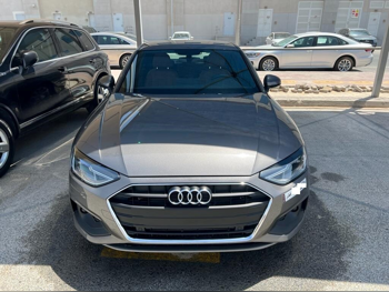 اودي  أي 4  4 سلندر  سيدان  رمادي  2025