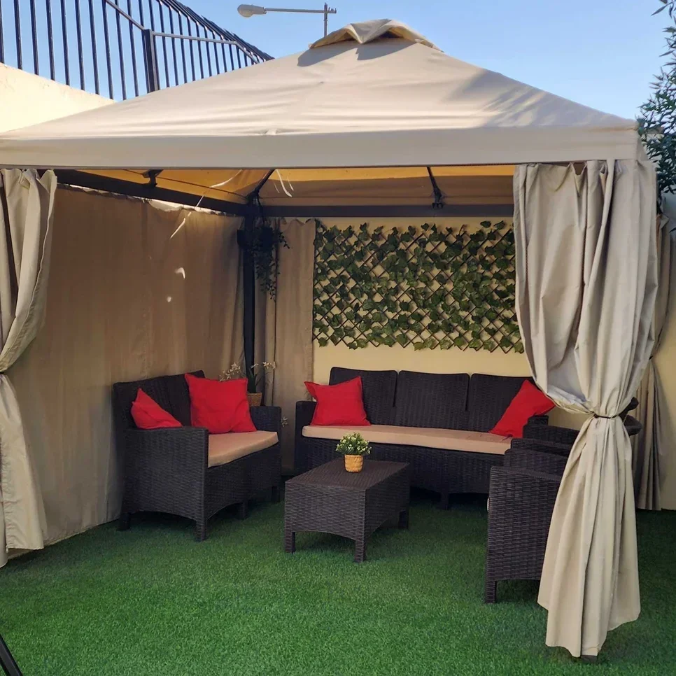 أثاث اخارجي - بنى  - طاولة مع كراسي