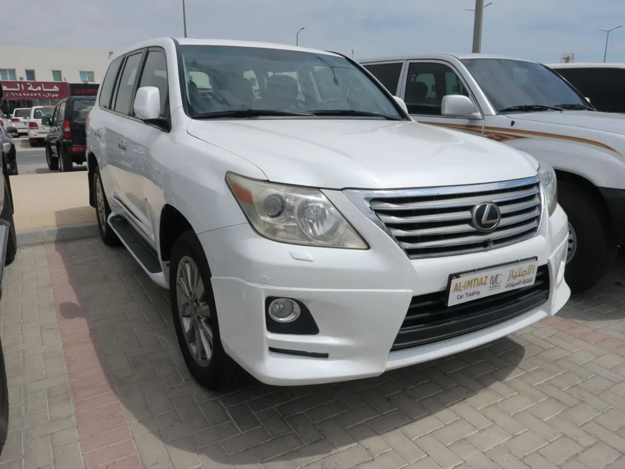 لكزس  ال اكس  570  2011  اوتوماتيك  250,000 كم  8 سلندر  دفع رباعي  اس يو في  أبيض