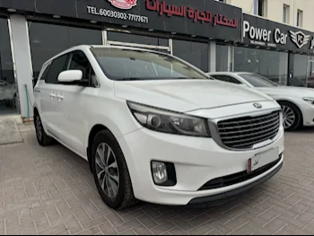 كيا  غراند كارنفال  2017  اوتوماتيك  270,000 كم  4 سلندر  دفع خلفي  فان \ باص  أبيض