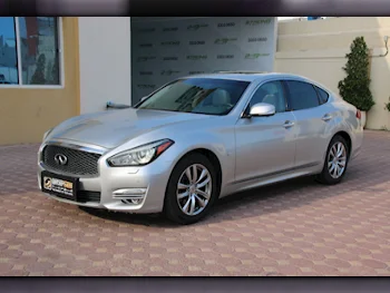 Infiniti  Q  70  2017  Automatic  71,000 Km  6 Cylinder  Rear Wheel Drive (RWD)  Sedan  Silver  With Warranty