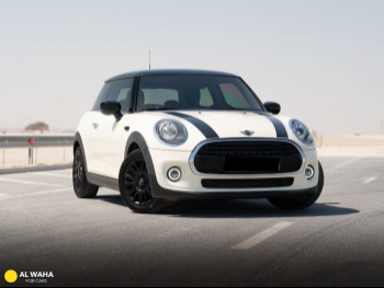 Mini  Cooper  2021  Automatic  74,300 Km  3 Cylinder  Front Wheel Drive (FWD)  Hatchback  White