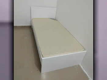 الأسّرة - فردي  - أبيض  - متضمنة المرتبة