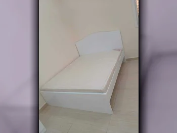 الأسّرة - كوين  - أبيض  - متضمنة المرتبة