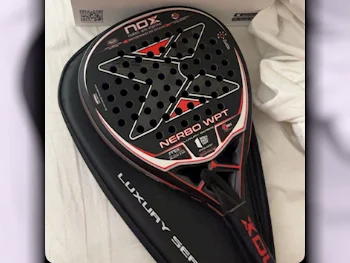 مضارب التنس / بادل يونيكس  أحمر - أسود  يشمل حقيبة المضرب  للكبار  للمتقدم