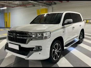 تويوتا  لاند كروزر  في اكس أس  2019  اوتوماتيك  189,000 كم  8 سلندر  دفع رباعي  اس يو في  أبيض  تحت الضمان