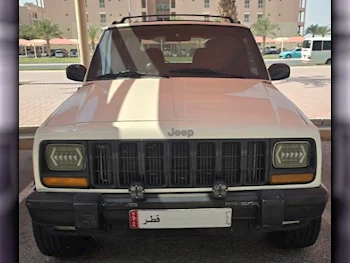 جييب  شيروكي  سبورت  1998  اوتوماتيك  293,855 كم  6 سلندر  دفع رباعي  اس يو في  أوف وايت