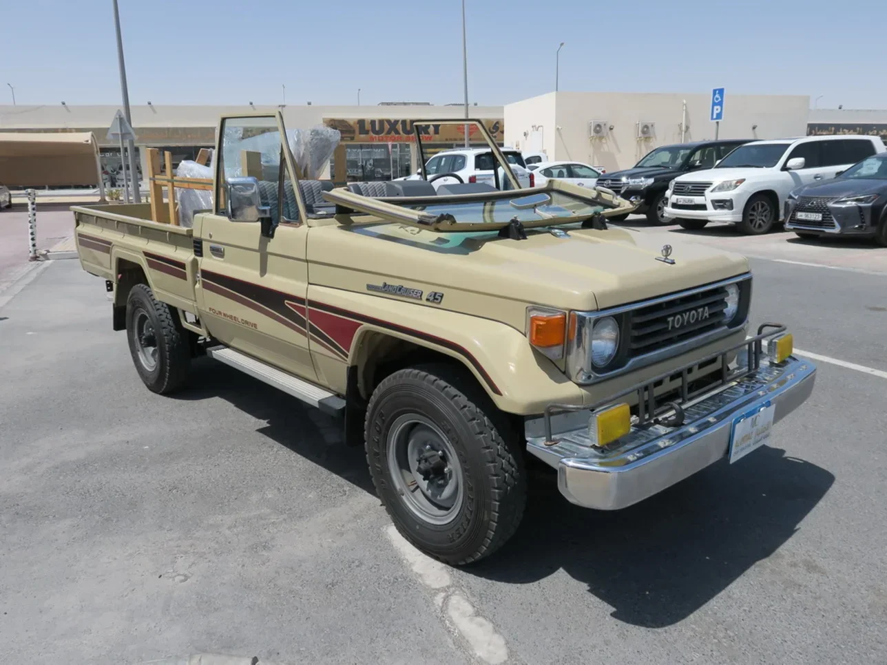Toyota  Land Cruiser  LX  1993  Manual  0 Km  6 Cylinder  Four Wheel Drive (4WD)  Pick Up  Beige