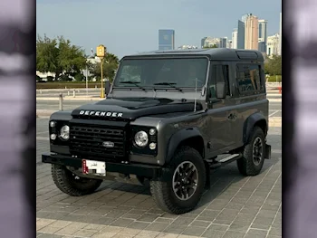 لاند روفر  ديفيندر  90 ادفينجر  2016  اوتوماتيك  35,000 كم  4 سلندر  دفع رباعي  اس يو في  رمادي