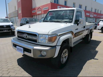 تويوتا  لاند كروزر  ال اكس  2019  عادي  124,000 كم  6 سلندر  دفع رباعي  بيكب  أبيض