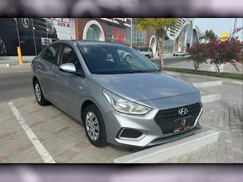 هيونداي  اكسنت  1.6  2021  اوتوماتيك  80,000 كم  4 سلندر  سحب امامي  سيدان  فضي