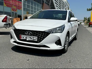 هيونداي  اكسنت  1.6  2021  اوتوماتيك  160,000 كم  4 سلندر  سحب امامي  سيدان  أبيض