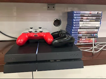 اجهزة العاب الفديو - سوني  - بلاي ستيشن 4  - 825 جيجابايت  -تشمل أجهز تحكم: 3