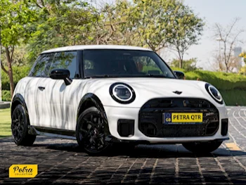  ميني  كوبر جي سي دبليو  4 سلندر  هاتش باك  أبيض  2025