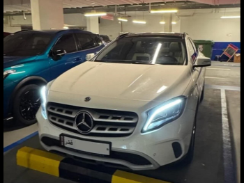 Mercedes-Benz  GLA  250  2019  Automatic  77,000 Km  4 Cylinder  All Wheel Drive (AWD)  SUV  White