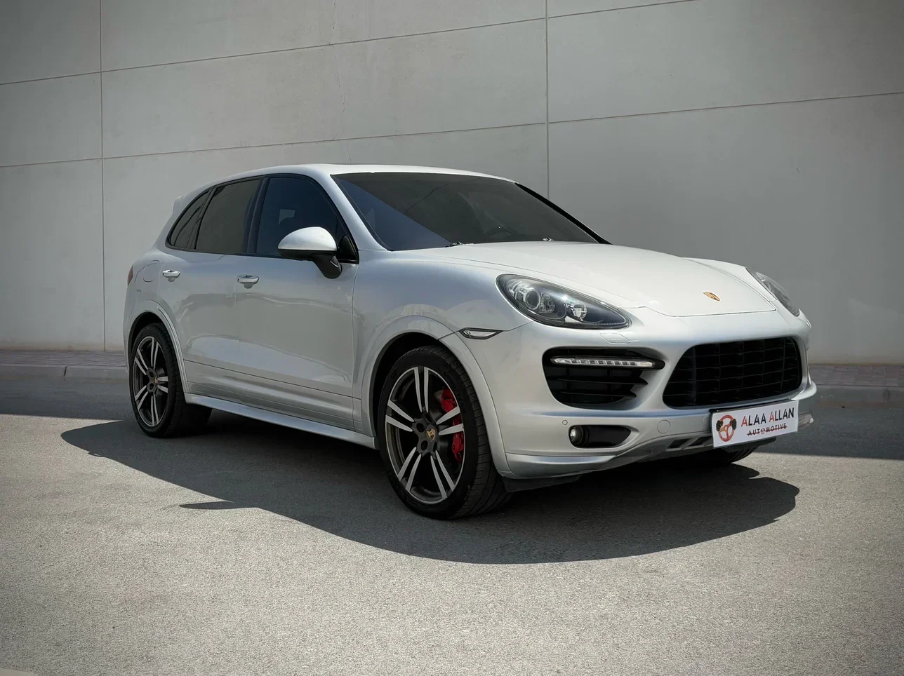 Porsche  Cayenne  GTS  2014  Automatic  126,000 Km  8 Cylinder  Four Wheel Drive (4WD)  SUV  Silver