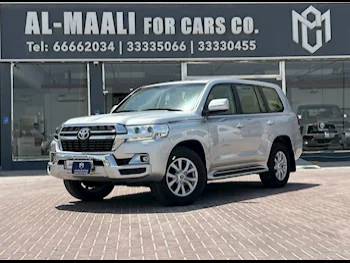 Toyota  Land Cruiser  GXR  2017  Automatic  270,000 Km  6 Cylinder  Four Wheel Drive (4WD)  SUV  Silver