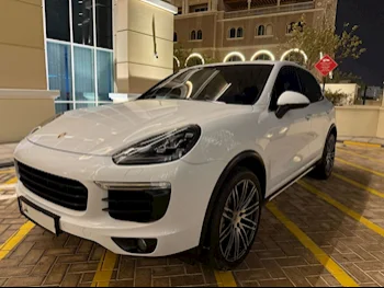 Porsche  Cayenne  S  2016  Automatic  70,000 Km  6 Cylinder  Four Wheel Drive (4WD)  SUV  White