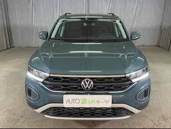 Volkswagen  T-Roc  2024  Automatic  16,800 Km  4 Cylinder  Front Wheel Drive (FWD)  SUV  Blue  With Warranty