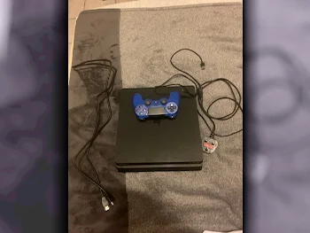 اجهزة العاب الفديو - سوني  - بلاي ستيشن 4  - 500 جيجابايت  -تشمل أجهز تحكم: 1