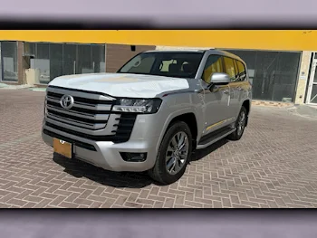 تويوتا  لاند كروزر  جي اكس ار  2024  اوتوماتيك  0 كم  6 سلندر  دفع رباعي  اس يو في  فضي  تحت الضمان