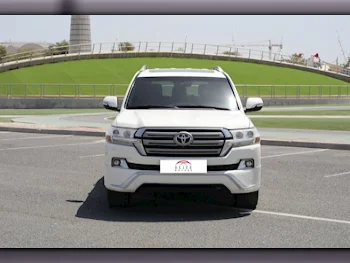 تويوتا  لاند كروزر  في اكس أس  2016  اوتوماتيك  284,000 كم  8 سلندر  دفع رباعي  اس يو في  أبيض