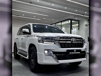 Toyota  Land Cruiser  GXR  2017  Automatic  227,000 Km  6 Cylinder  Four Wheel Drive (4WD)  SUV  White