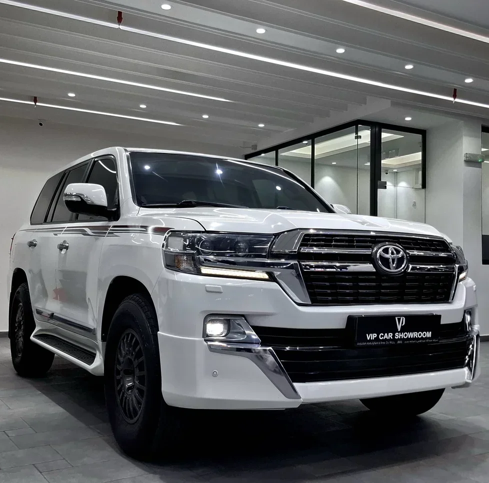 تويوتا  لاند كروزر  جي اكس ار  2017  اوتوماتيك  227,000 كم  6 سلندر  دفع رباعي  اس يو في  أبيض