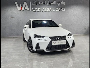 لكزس  اي اس  350اف  2018  اوتوماتيك  83,000 كم  6 سلندر  دفع خلفي  سيدان  أبيض