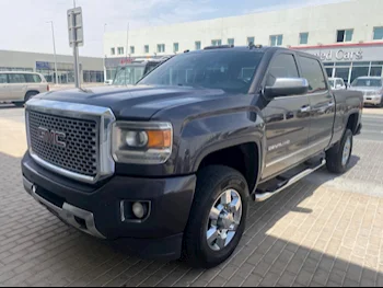 جي ام سي  سييرا  دينالي  2015  اوتوماتيك  157,000 كم  8 سلندر  دفع رباعي  بيكب  رمادي