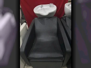 الكراسي والمقاعد - أسود