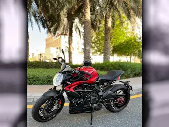 ام في اجوستا  دراجستير 800 ار ار -  2022 - اللون احمر و اسود -  الضمان