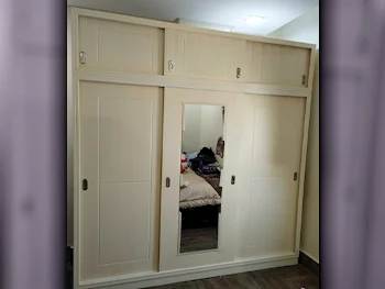 خزائن ودواليب الملابس والزينة - دوحة فيرنيتشر  - خزائن  - اللون البيج