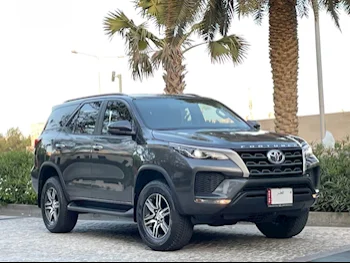 تويوتا  فورشنر  اس ار 5  2024  اوتوماتيك  7,000 كم  4 سلندر  دفع كلي مستمر  اس يو في  رمادي  تحت الضمان