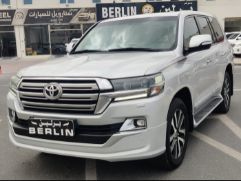 Toyota  Land Cruiser  GXR  2019  Automatic  205,000 Km  8 Cylinder  Four Wheel Drive (4WD)  SUV  Silver