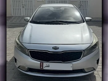 كيا  سيراتو  2017  اوتوماتيك  160,000 كم  4 سلندر  كلاسك  فضي