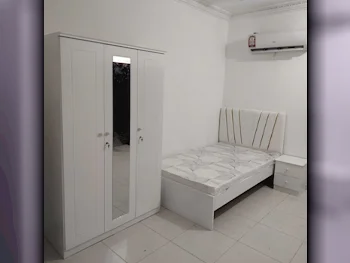 الأسّرة - فردي  - أبيض  - متضمنة المرتبة  - مع طاولة سرير جانبية