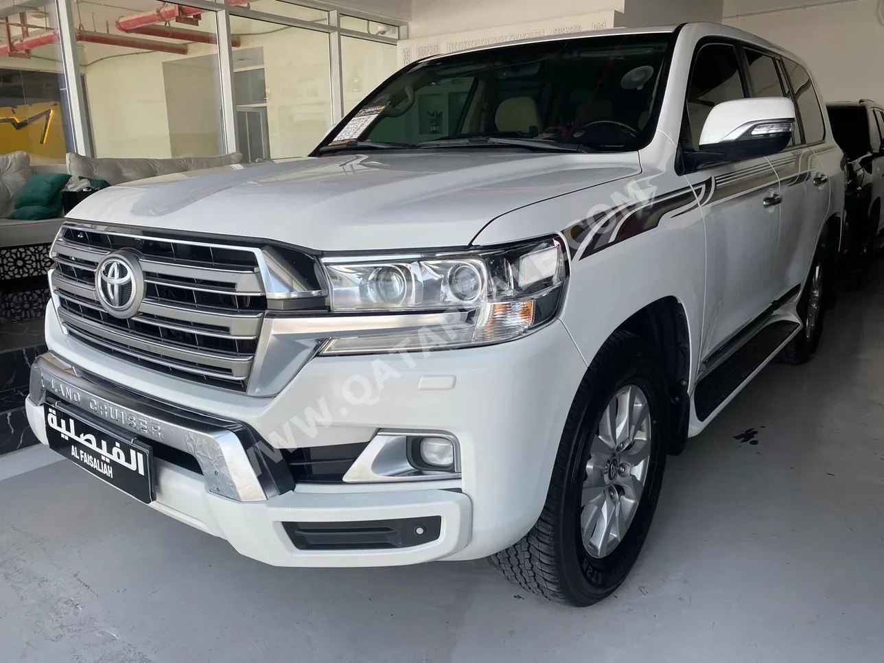 Toyota  Land Cruiser  GXR  2017  Automatic  279,000 Km  8 Cylinder  Four Wheel Drive (4WD)  SUV  White