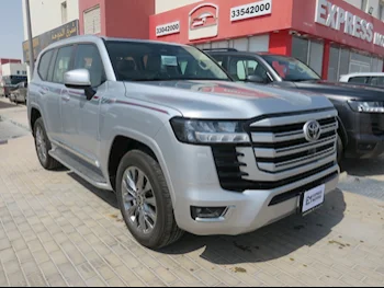 تويوتا  لاند كروزر  جي اكس ار توين توربو  2025  اوتوماتيك  0 كم  6 سلندر  دفع رباعي  اس يو في  فضي  تحت الضمان