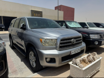 تويوتا  سكويا  اس ار 5  2014  اوتوماتيك  226,000 كم  8 سلندر  دفع رباعي  اس يو في  فضي