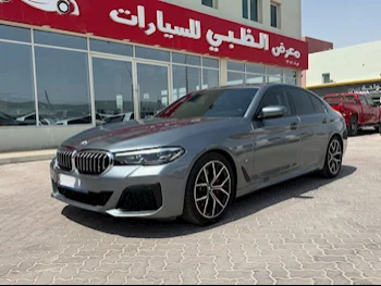 بي ام دبليو  الفئة - الخامسة  530i  2021  اوتوماتيك  104,000 كم  4 سلندر  دفع خلفي  سيدان  رمادي  تحت الضمان