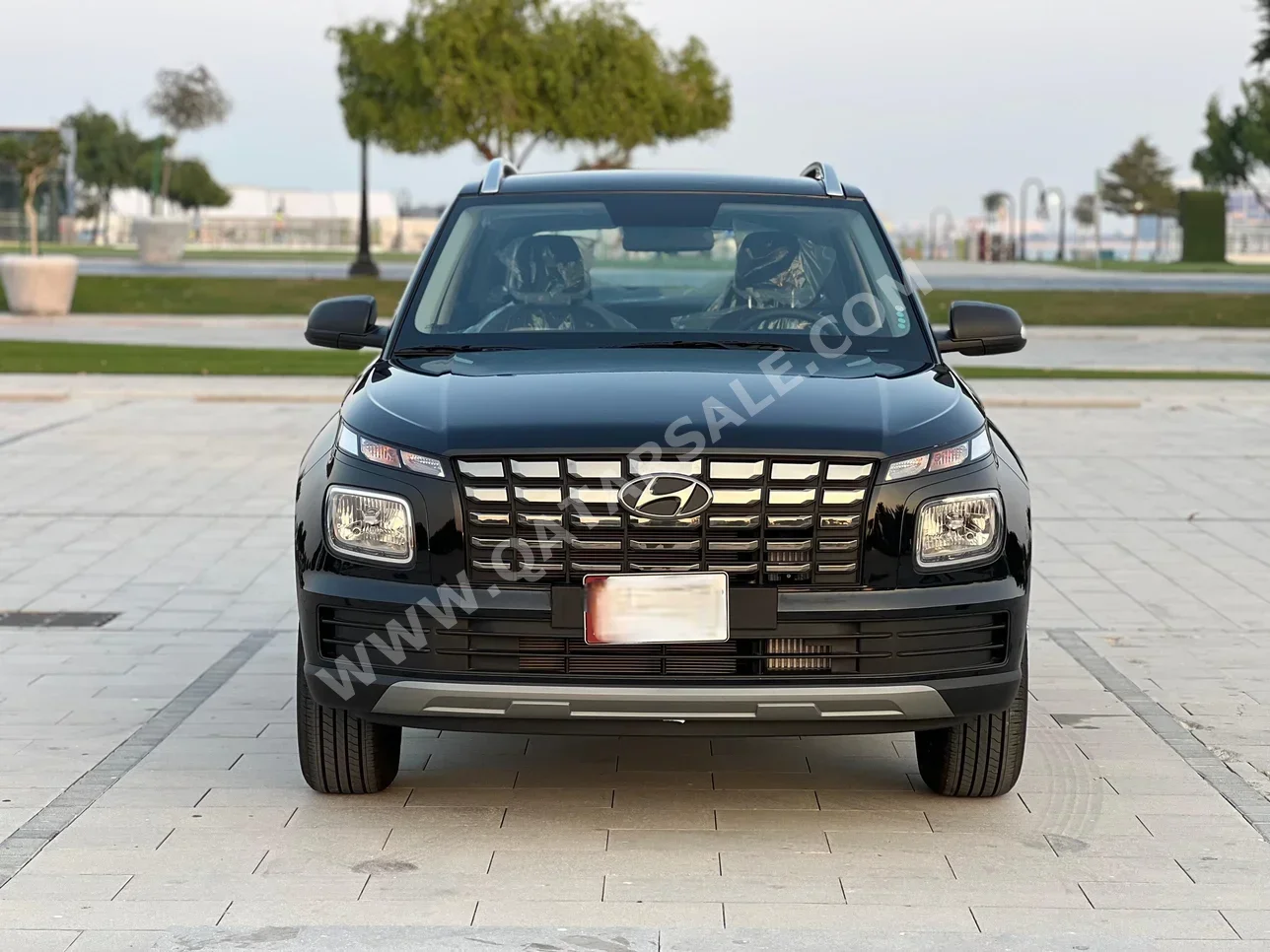 Hyundai  Venue  4 Cylinder  SUV 2x4  Black  2025