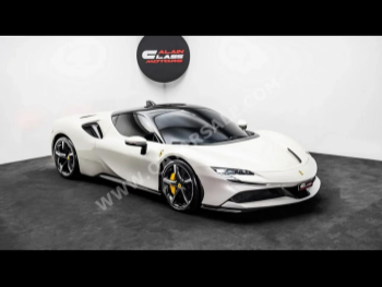 فيراري  اس اف 90 سترادل  2021  اوتوماتيك  4,930 كم  8 سلندر  دفع خلفي  كوبيه \ سبورت  أبيض