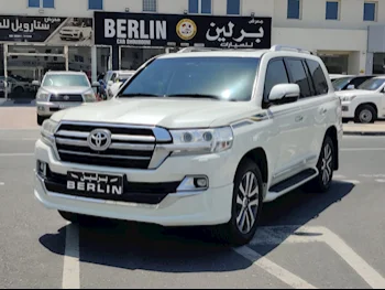 تويوتا  لاند كروزر  في اكس أس  2016  اوتوماتيك  203,000 كم  8 سلندر  دفع رباعي  اس يو في  أبيض