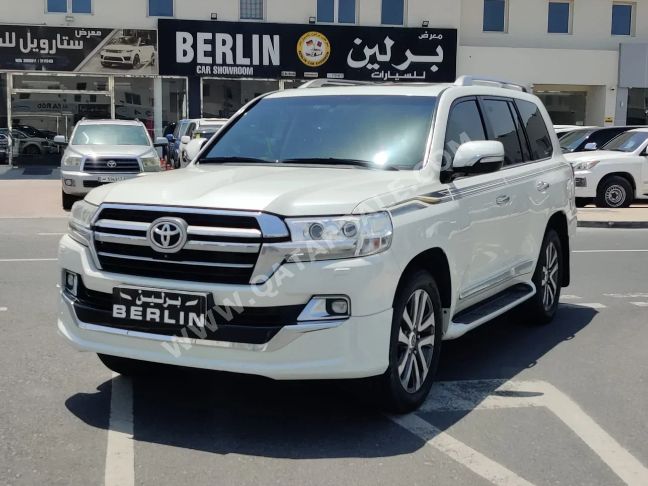 Toyota  Land Cruiser  VXS  2016  Automatic  203,000 Km  8 Cylinder  Four Wheel Drive (4WD)  SUV  White