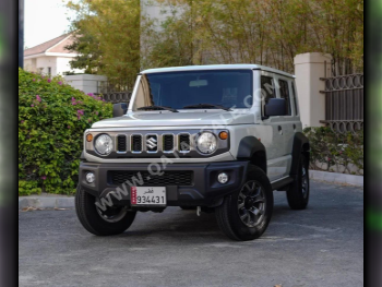 سوزوكي  جمني  2024  اوتوماتيك  2,000 كم  4 سلندر  دفع رباعي  اس يو في  فضي  تحت الضمان