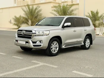 Toyota  Land Cruiser  GXR  2018  Automatic  215,000 Km  8 Cylinder  Four Wheel Drive (4WD)  SUV  Silver