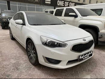 كيا  كادينزا  2014  اوتوماتيك  332,000 كم  4 سلندر  دفع خلفي  سيدان  أبيض