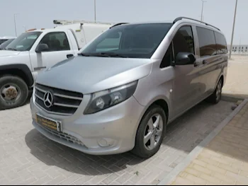 مرسيدس - بنز  فيتو  2017  اوتوماتيك  96,000 كم  6 سلندر  دفع خلفي  فان \ باص  فضي